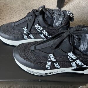 Pre Owned DKNY Nash Slip on Sneakers Size 8.5 in Original Box